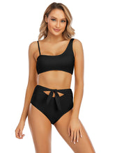 Traje de baño sexy de tirantes irregulares de color sólido