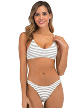 Gestreifter Bikini-Badeanzug