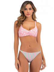 Traje de baño bikini con tirantes cruzados y estampado sexy