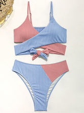 Traje de baño bikini con tiras de color