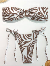 Trägerloser Bikini-Badeanzug mit Streifen und Riemchen