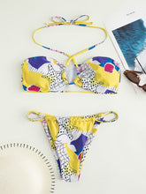 Traje de baño de bikini con tirantes y cuello cruzado con estampado sexy
