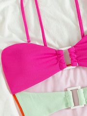 Traje de baño de una pieza con recortes de colores