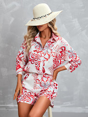 Traje de top y pantalones cortos con mangas tres cuartos estampados