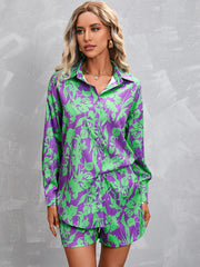 Bedruckter Anzug mit langärmligem Hemd und Shorts