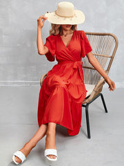 Vestido de manga corta con cinturón de color liso