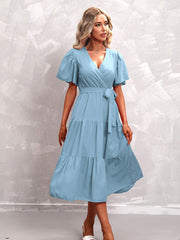 Vestido de manga corta con cinturón de color liso