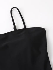 Konservatives Badekleid in Volltonfarbe