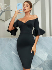 Trägerloses Ballkleid mit ausgestellten Ärmeln