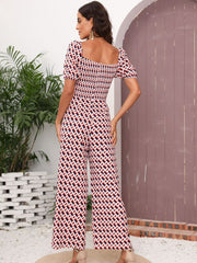 Mono con cortes y costuras florales