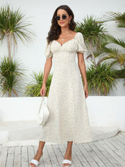 Kleid mit Blumenmuster und Schlitz