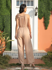 Stilvoller gestreifter Neckholder-Jumpsuit mit Riemchen