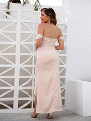 Vestido con abertura y un solo cuello