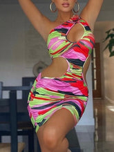 Sexy Kleid mit Regenbogen-Ausschnitt