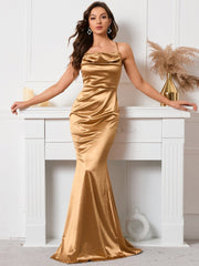 Rückenfreies Abendkleid aus Satin mit schwingendem Ausschnitt