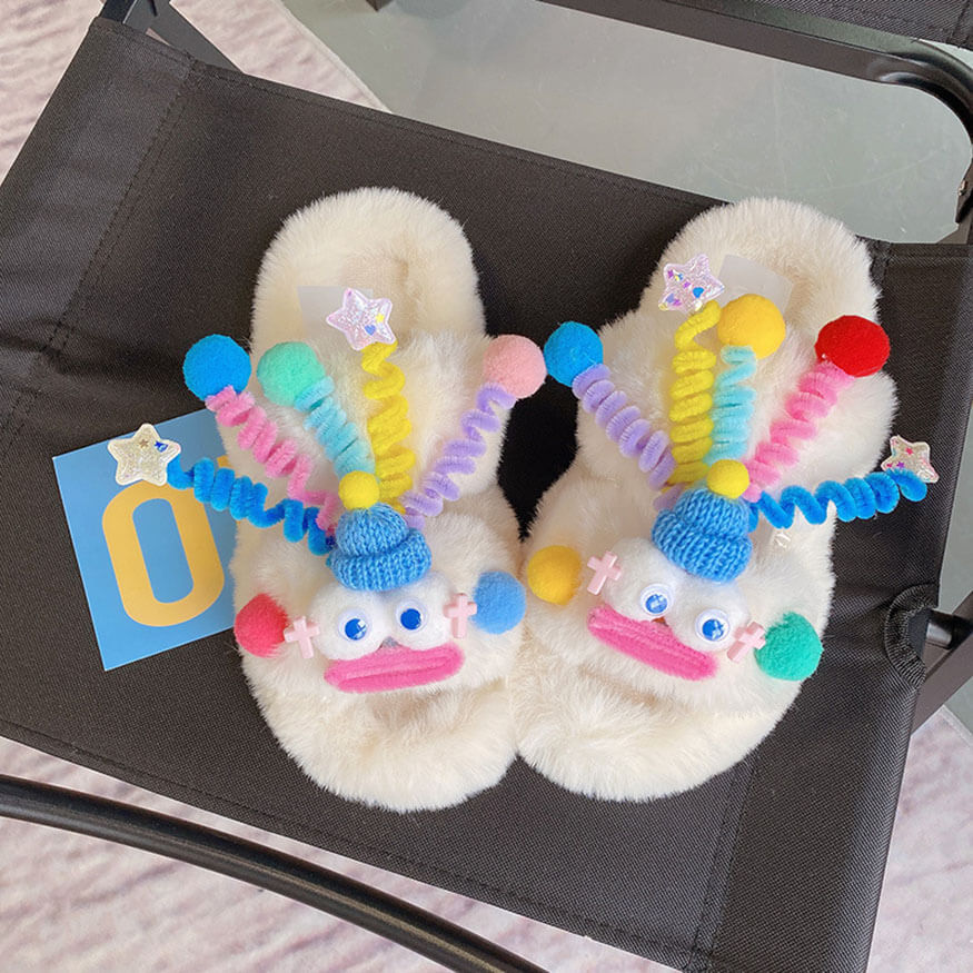 Lindas pantuflas esponjosas con forma de payaso