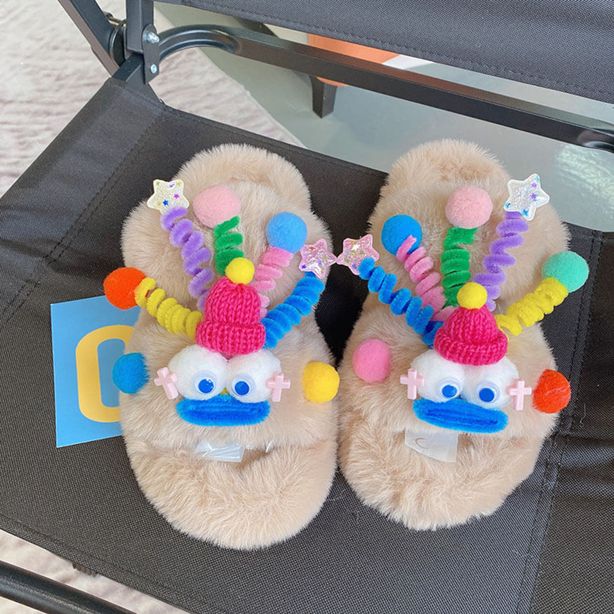 Lindas pantuflas esponjosas con forma de payaso