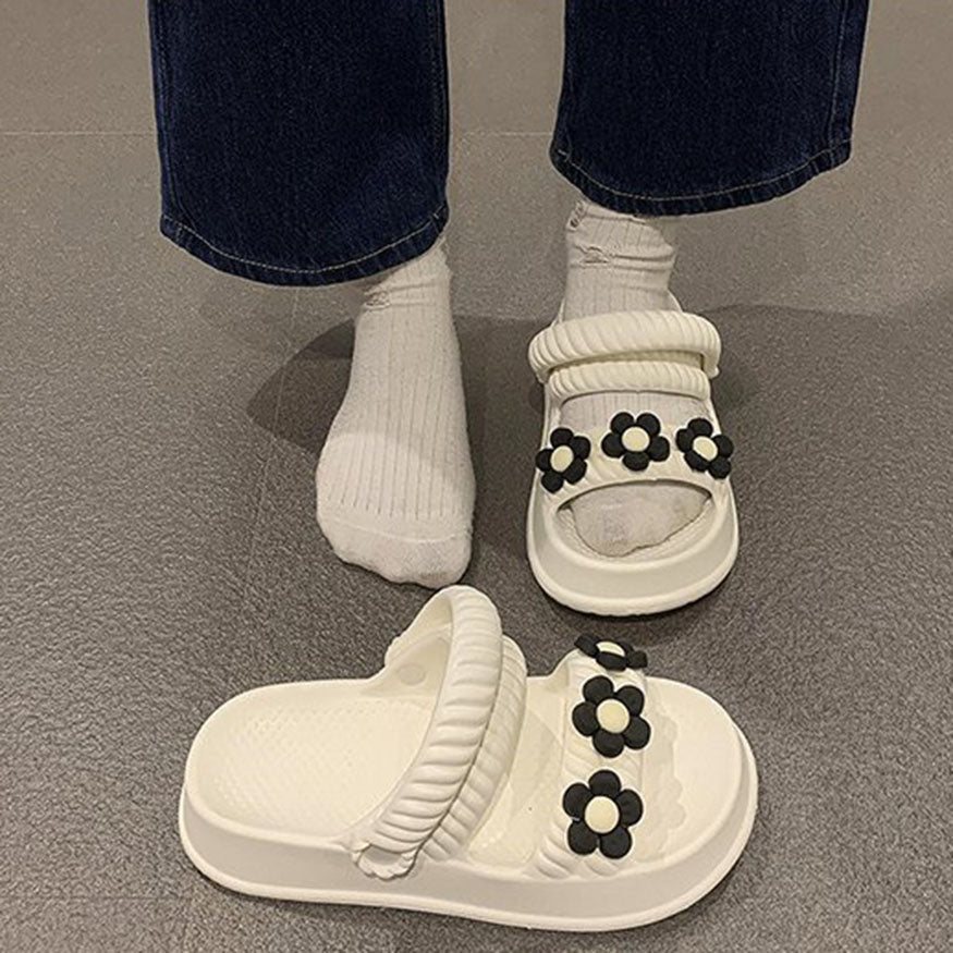 Sandalias con doble tira y decoración floral