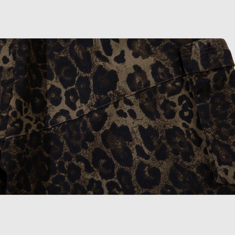 Pantalones cortos cargo de leopardo