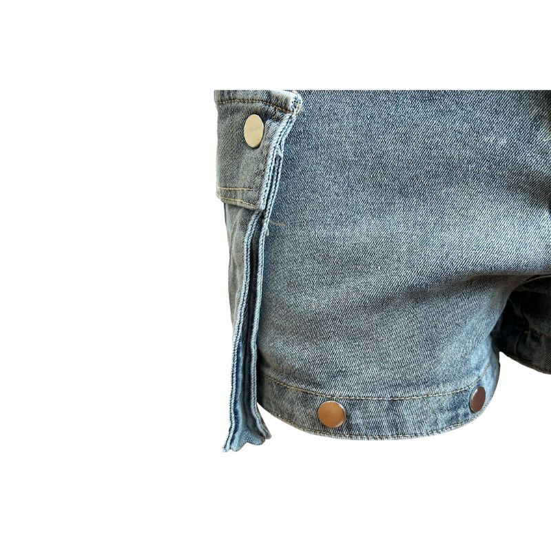 Jeans mit Taschenpatch und hoher Taille