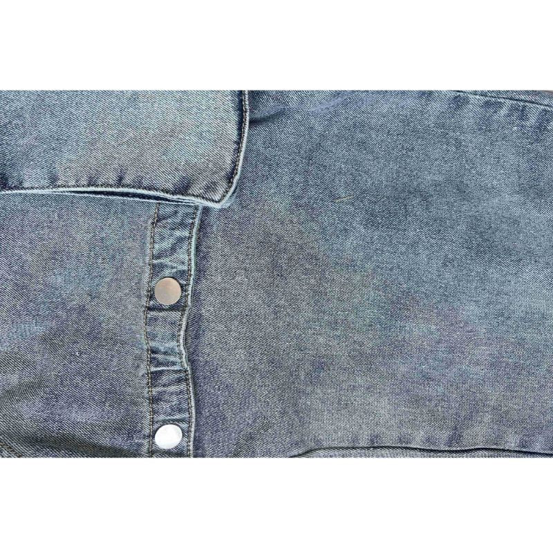 Jeans mit Taschenpatch und hoher Taille