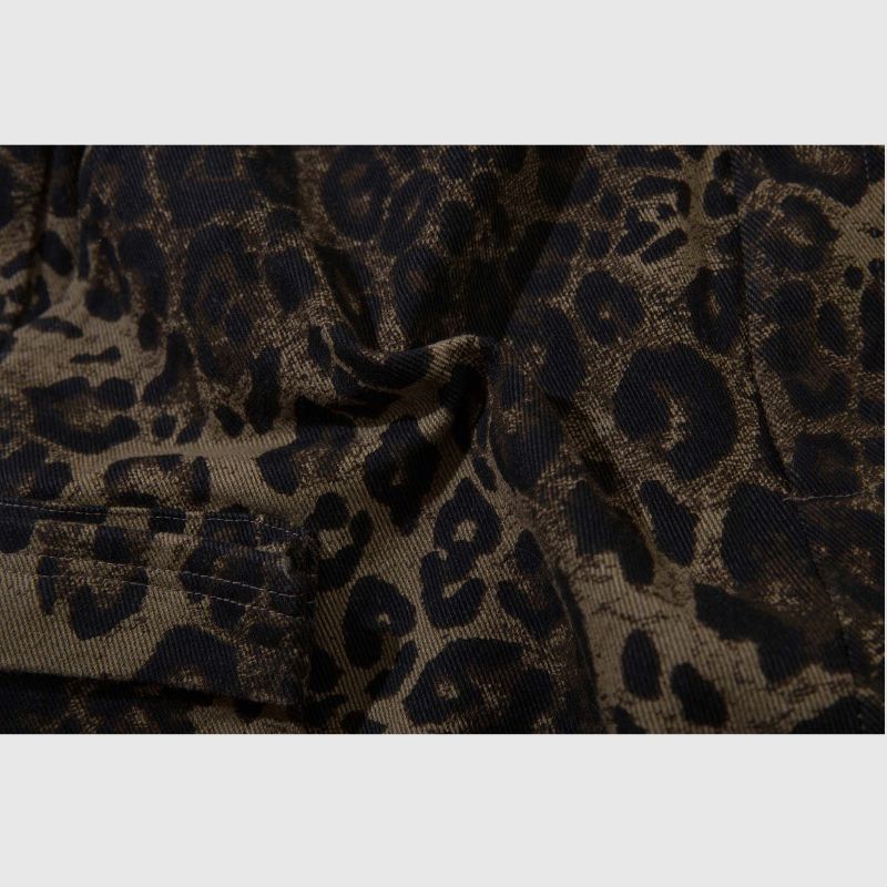 Pantalones cortos cargo de leopardo