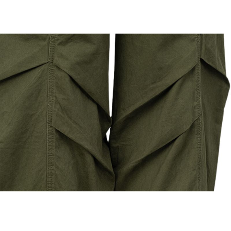 Pantalones cargo plisados ​​con parche de bolsillo lateral