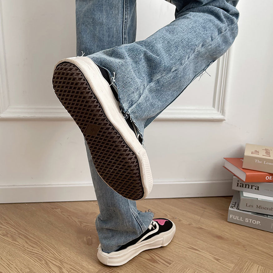 Canvas-Sneakers mit Herzmuster-Stickerei