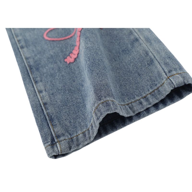 Jeans mit aufgesticktem Buchstaben- und Stern-Design