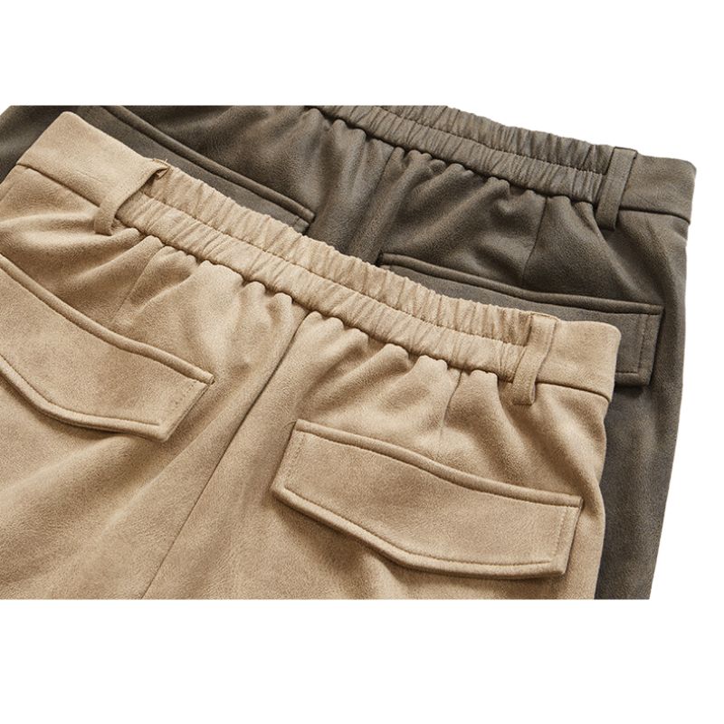 Pantalones cargo de gamuza con múltiples bolsillos y pierna ancha