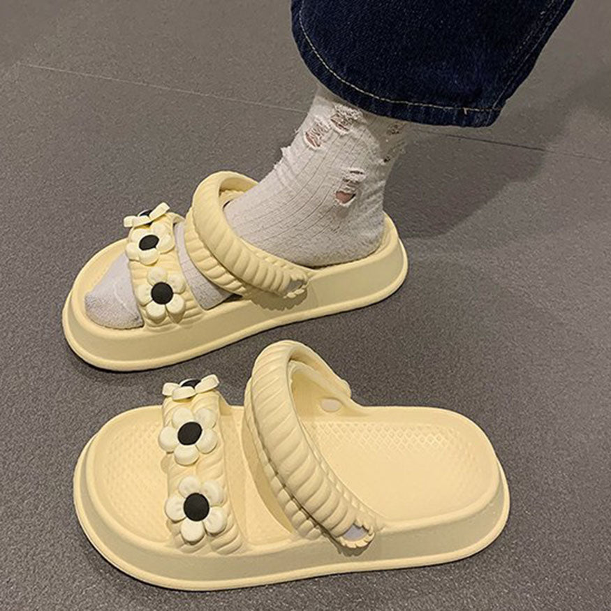 Sandalias con doble tira y decoración floral