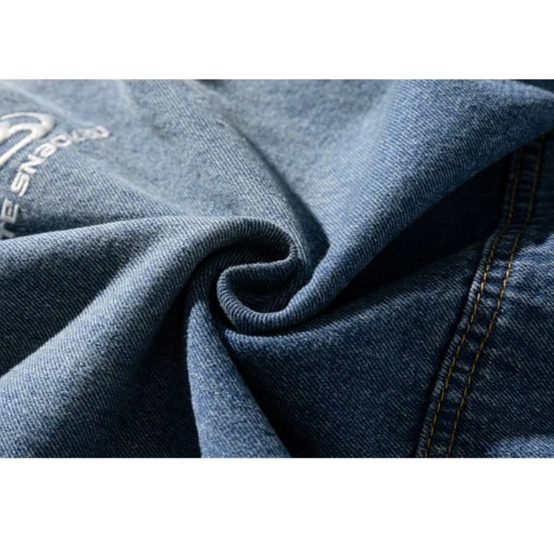 Sudadera con capucha vintage desgastada y estilo urbano