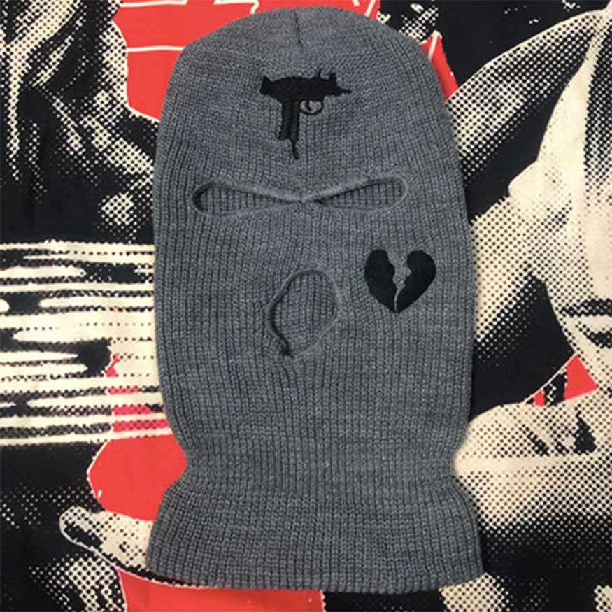 Gorra redonda divertida de tres agujeros