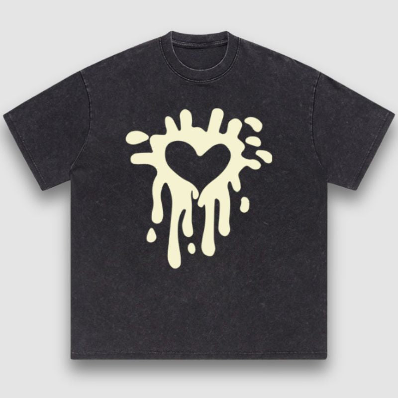 Camiseta con estampado de corazón desgastado