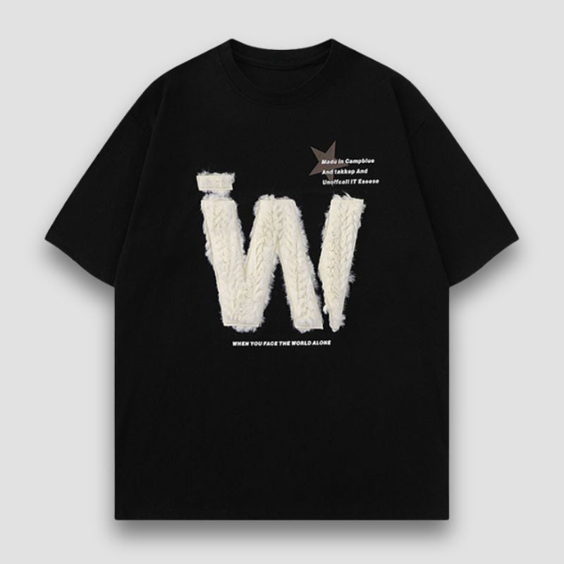 Camiseta con letras bordadas