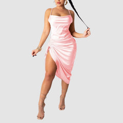 Vestido plisado con tirantes finos y cordón ajustable