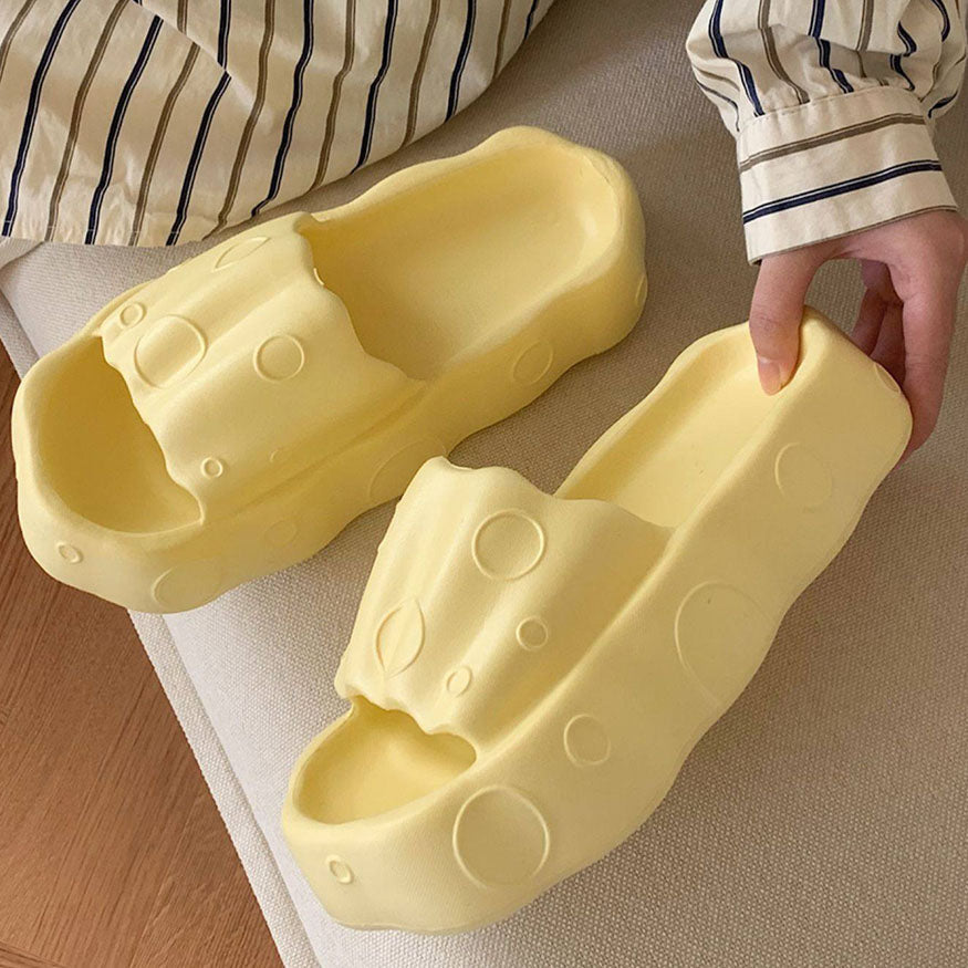 Lindas sandalias de plataforma con forma de queso