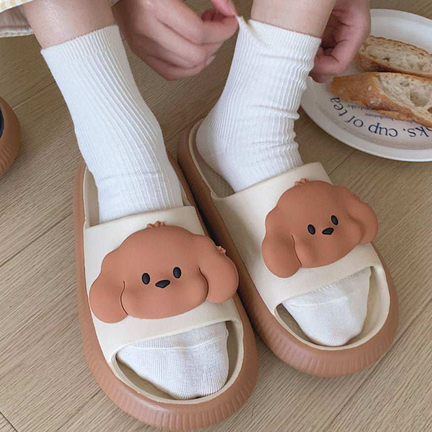 Lindas chanclas con forma de cachorro