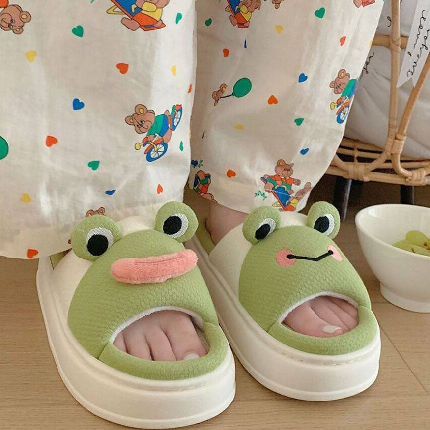 Lindas pantuflas de lino con forma de rana