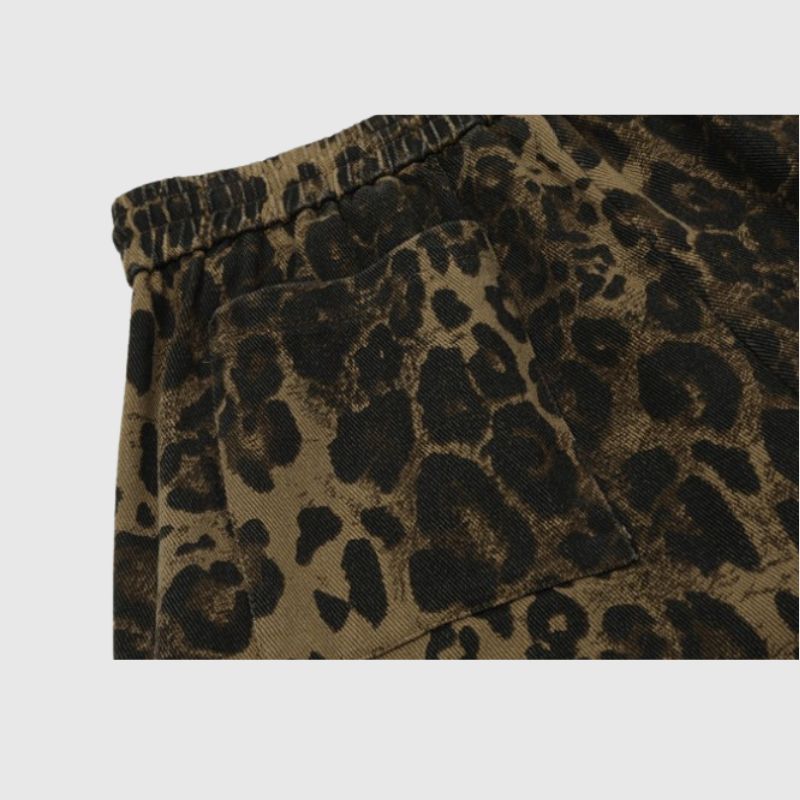 Pantalones cortos con cordón y estampado de leopardo