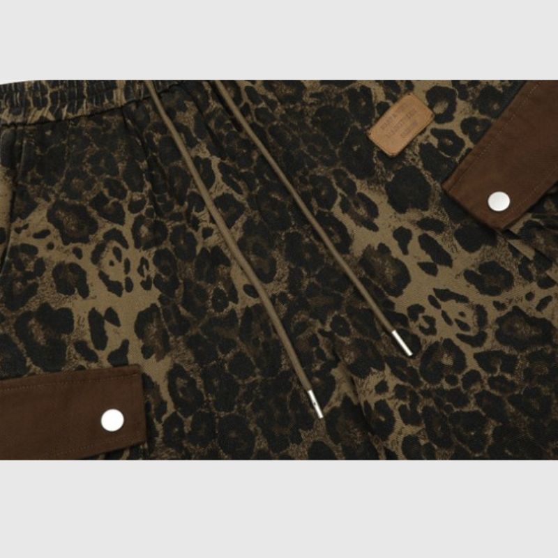 Pantalones cortos con cordón y estampado de leopardo