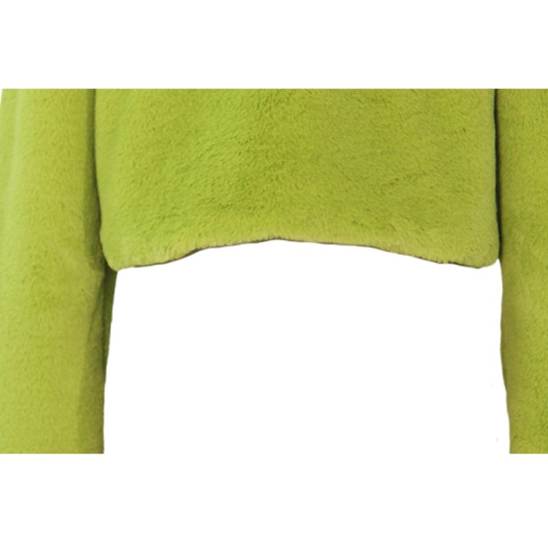 Chaqueta corta con solapa y pelusa