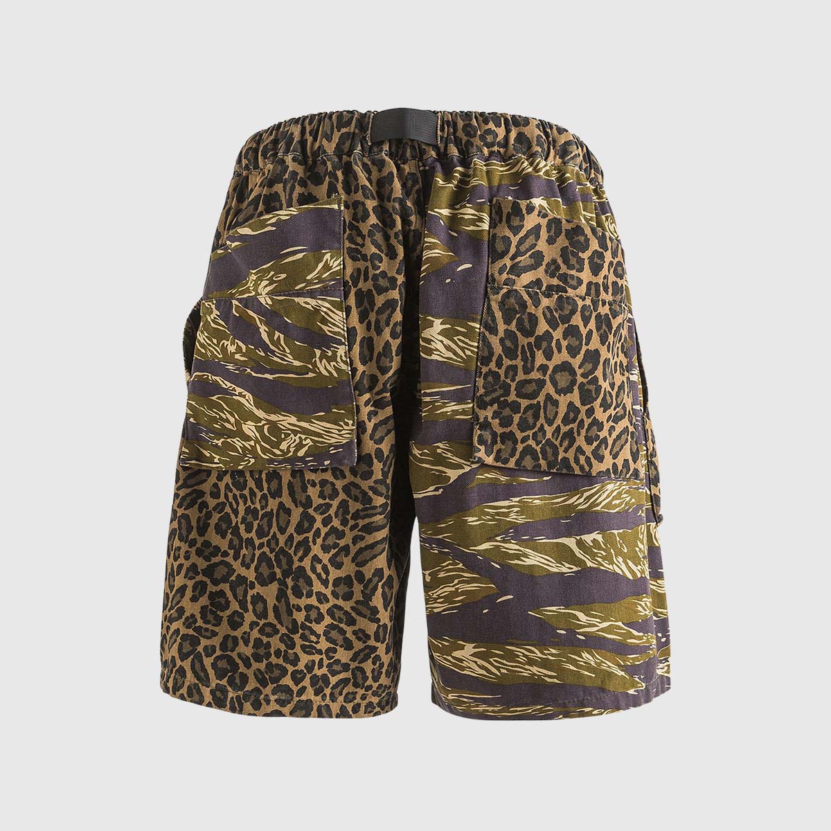 Pantalones cortos de camuflaje y leopardo