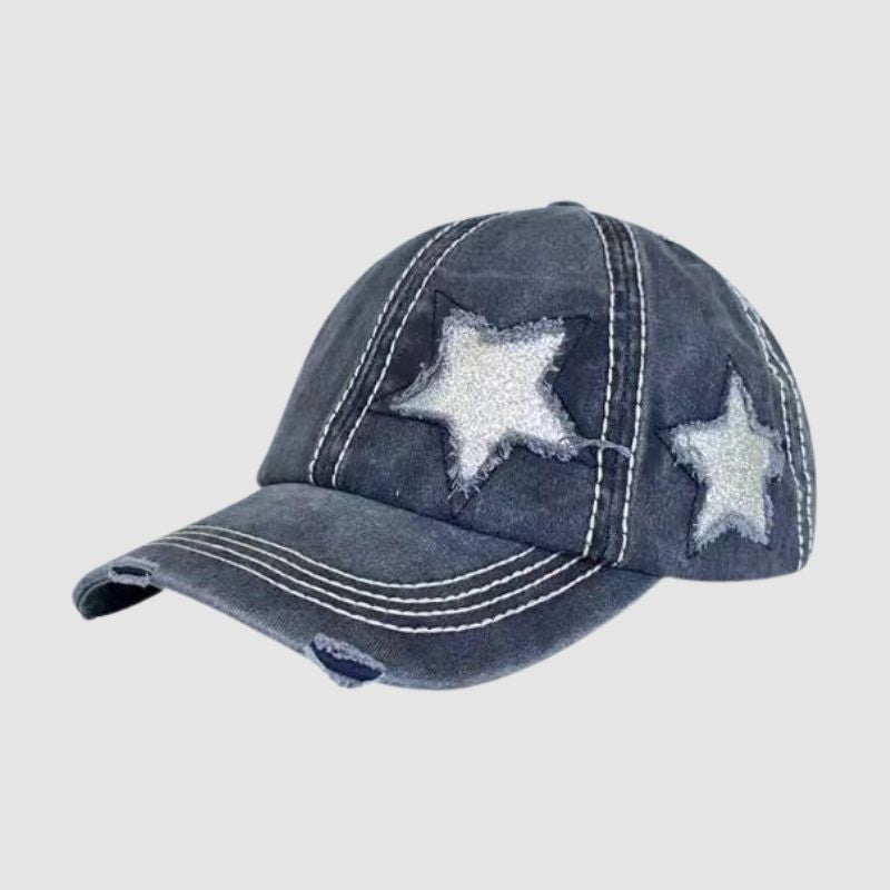 Gorra de béisbol con estrella desgastada