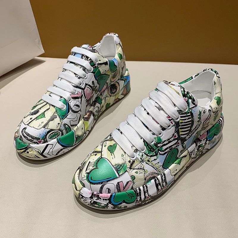 Plateau-Sneakers aus Leder mit Graffiti-Print