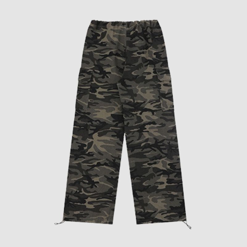 Pantalones cargo plisados de camuflaje