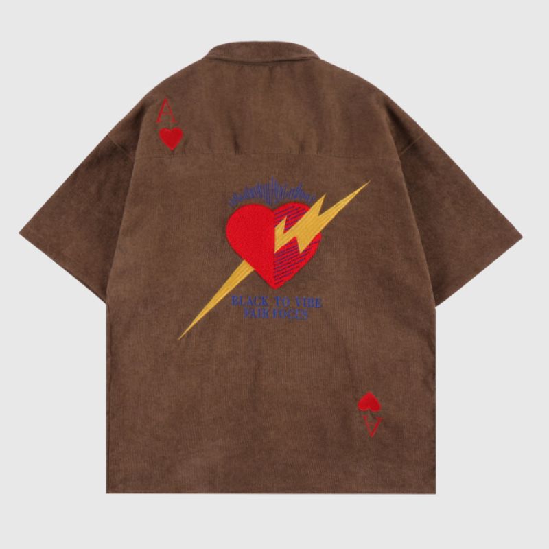 Camisetas de corazón de relámpago