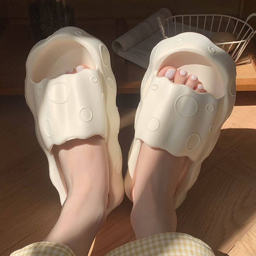 Lindas sandalias de plataforma con forma de queso