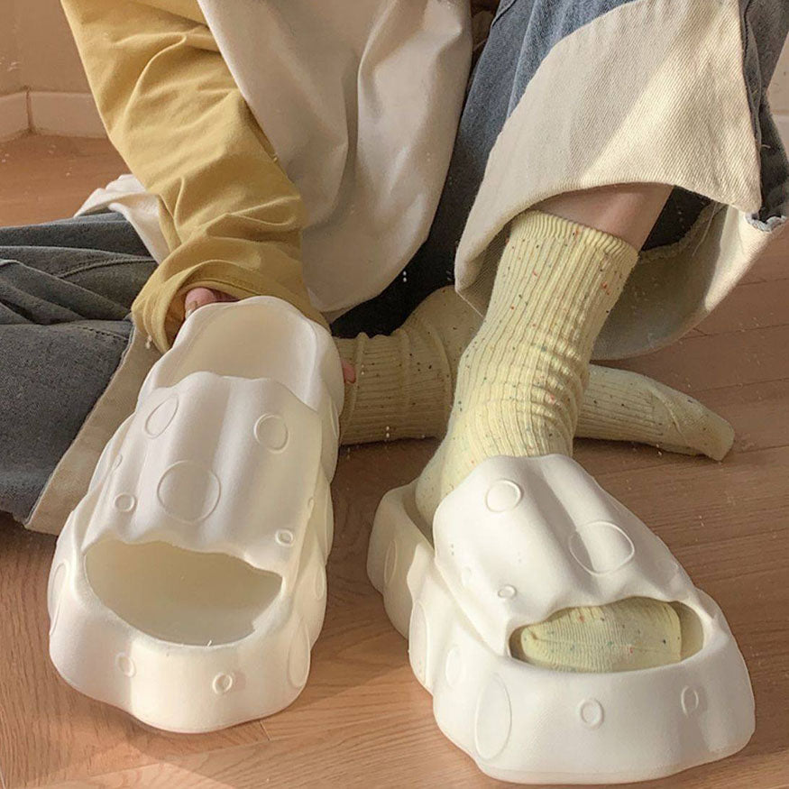 Lindas sandalias de plataforma con forma de queso
