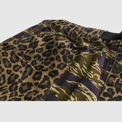 Pantalones cortos de camuflaje y leopardo